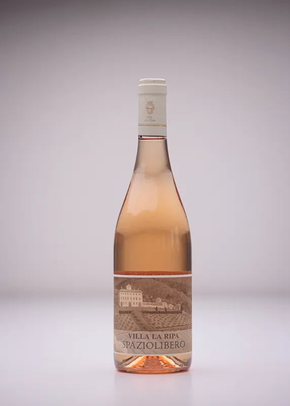 Flasche Villa La Ripa Roséwein auf grauem Hintergrund.